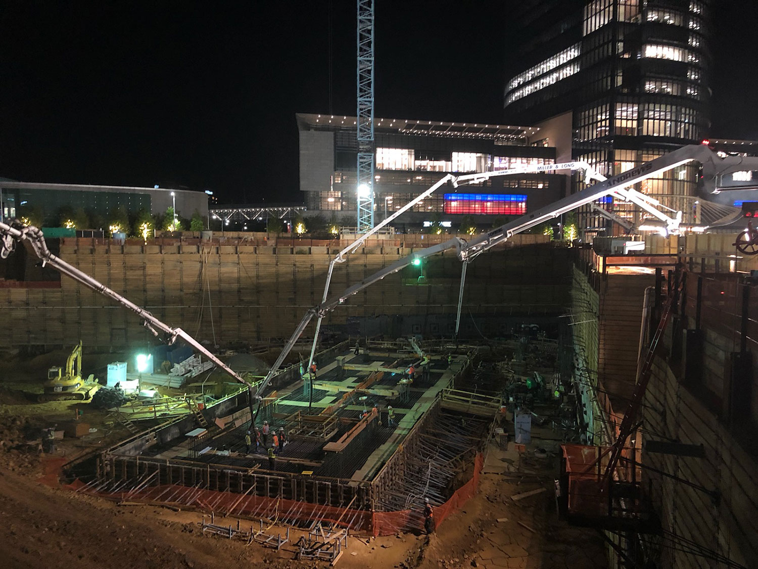 boom pump pouring concrete