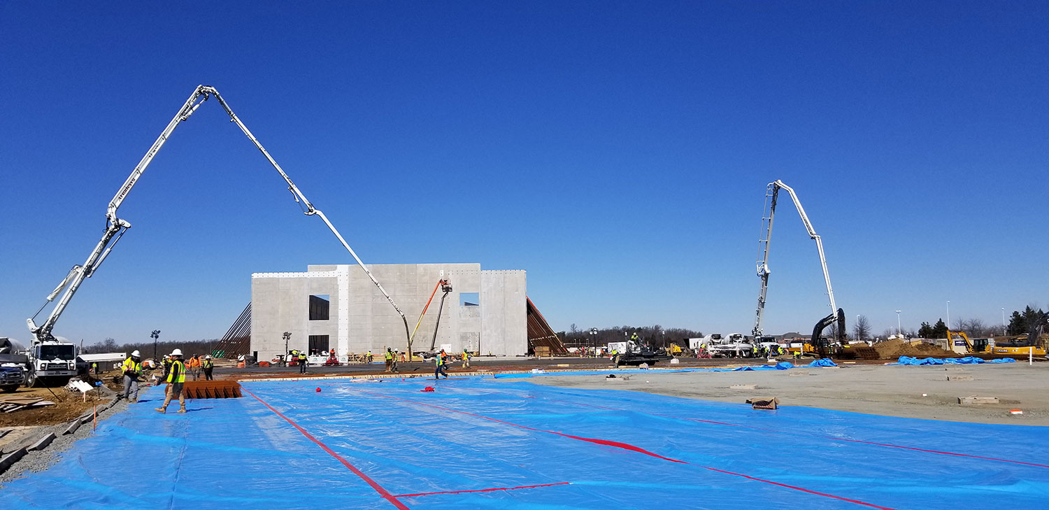 boom pump pouring concrete