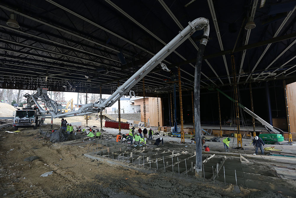 31 meter ZZ 5 section concrete boom pump on job site